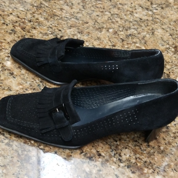 Stuart Weitzman - Picture 2 of 5